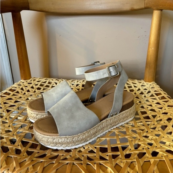 Soda Topic Gray Vegan Nubuck Espadrille Platfrom Wedge Sandals 8 - Picture 2 of 13